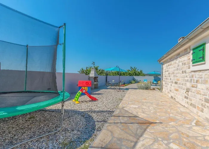 Cozy In Gornje Rastane With Wifi Gorica (Zadar)