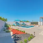 Ferienhaus Cozy In Gornje Rastane With Wifi Gorica (Zadar)