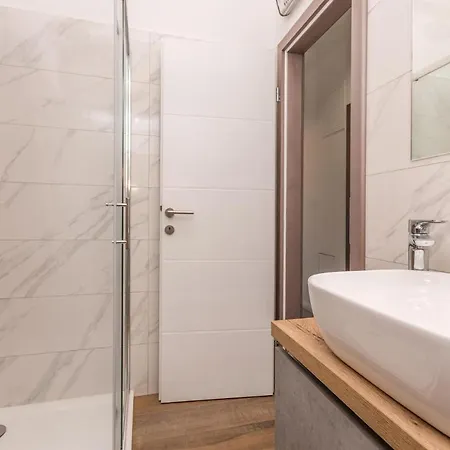 2 Bedroom Amazing In Gornje Rastane